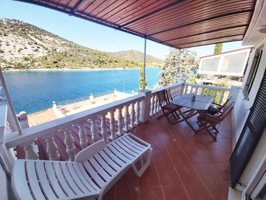 Apartments Carmen Винишче Экстерьер фото