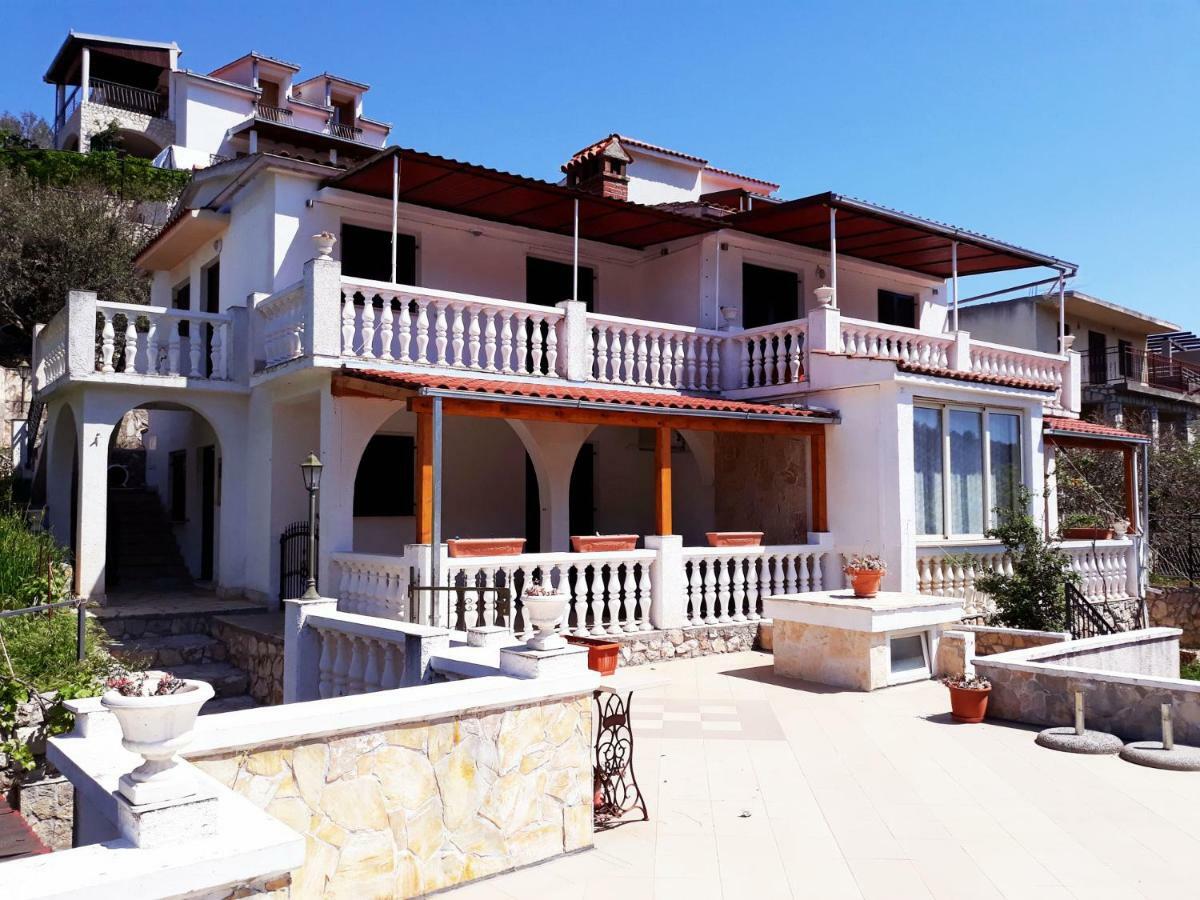 Apartments Carmen Винишче Экстерьер фото